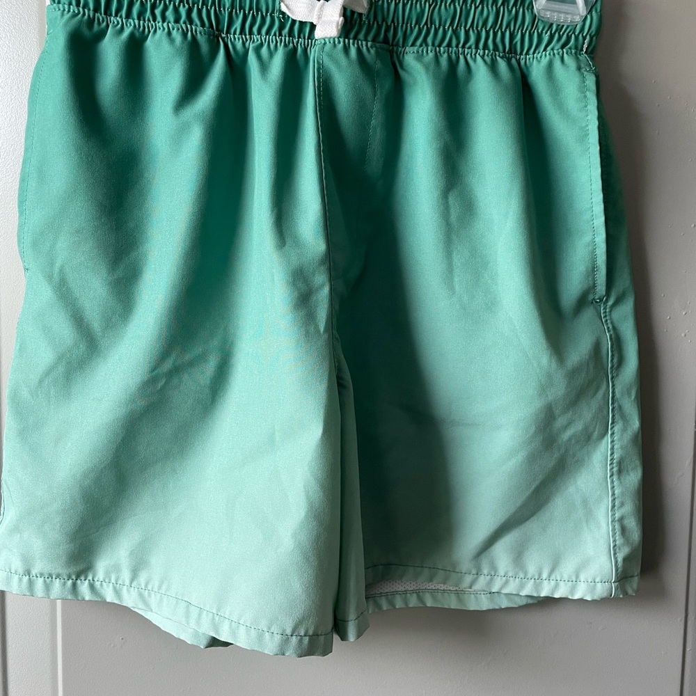 Boys Free Assembly hybrid shorts.Size large